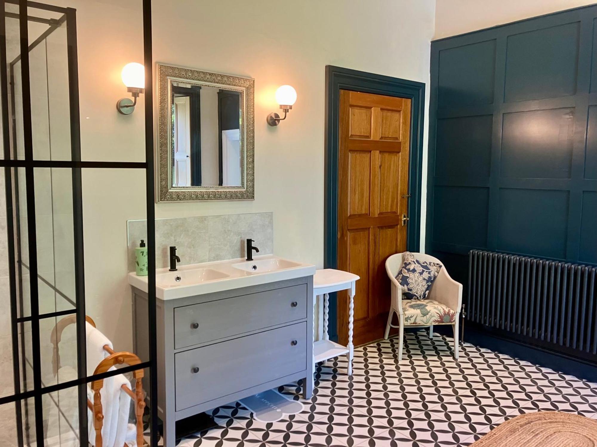 Guest house Above & Beyond At Warriston *